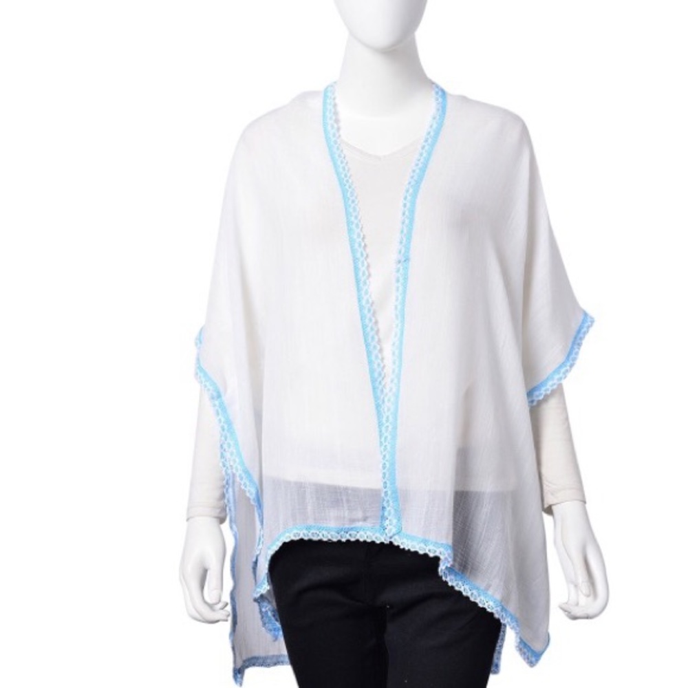 NWT White and Blue Santa Fe pattern KIMONO